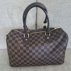 LV Damier Medium